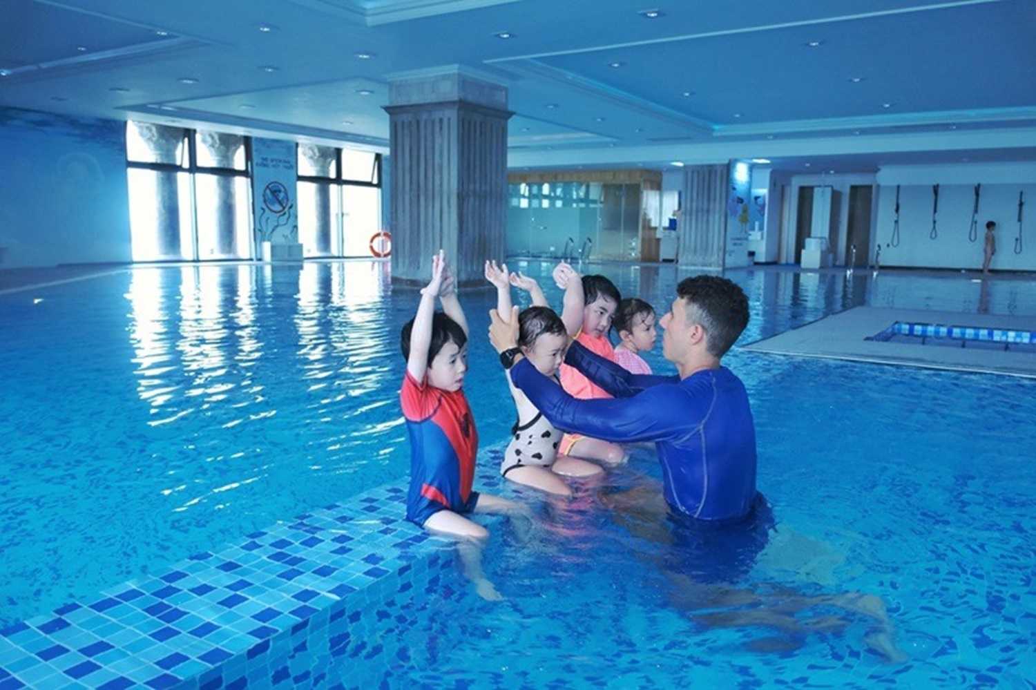 bể bơi đặng thai mai