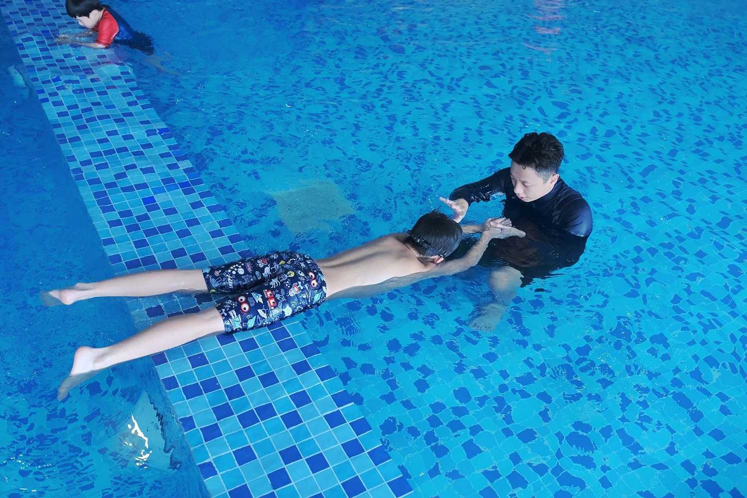 bể bơi quảng bá tây hồ