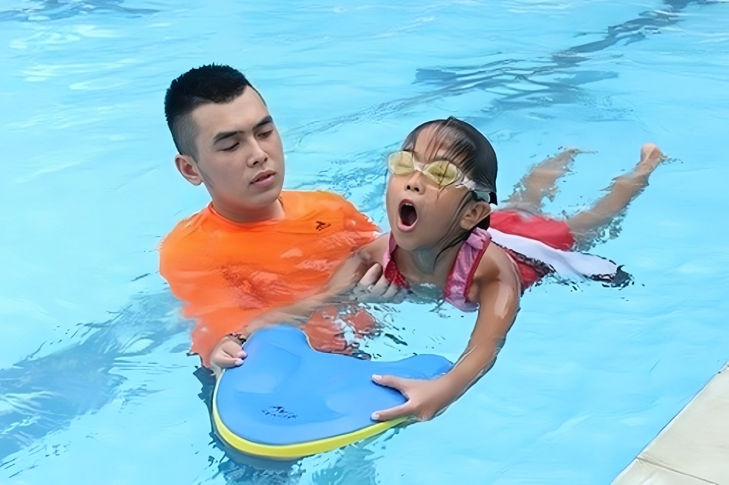 Bơi ếch bị chìm
