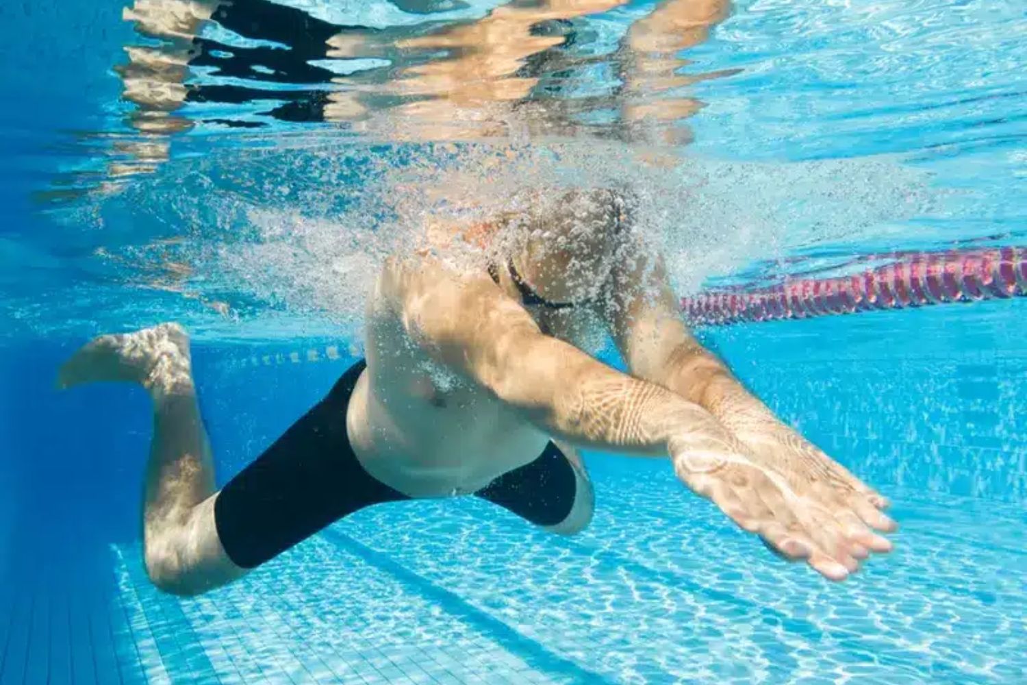 giữ nhịp thở khi bơi ếch