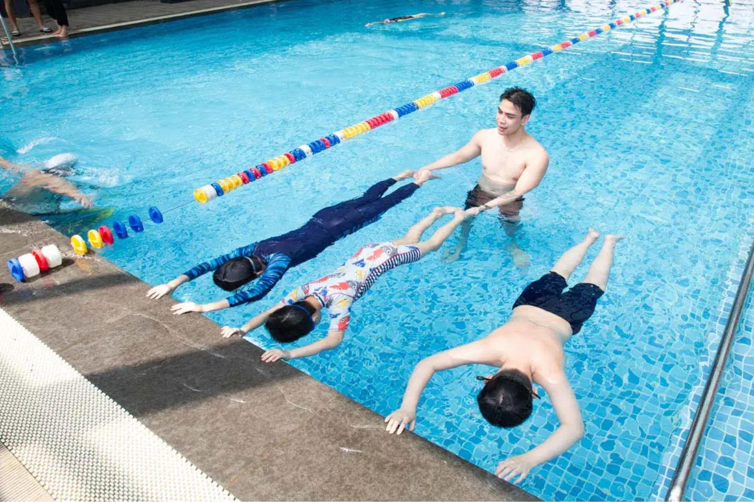 Lớp học bơi cho trẻ em