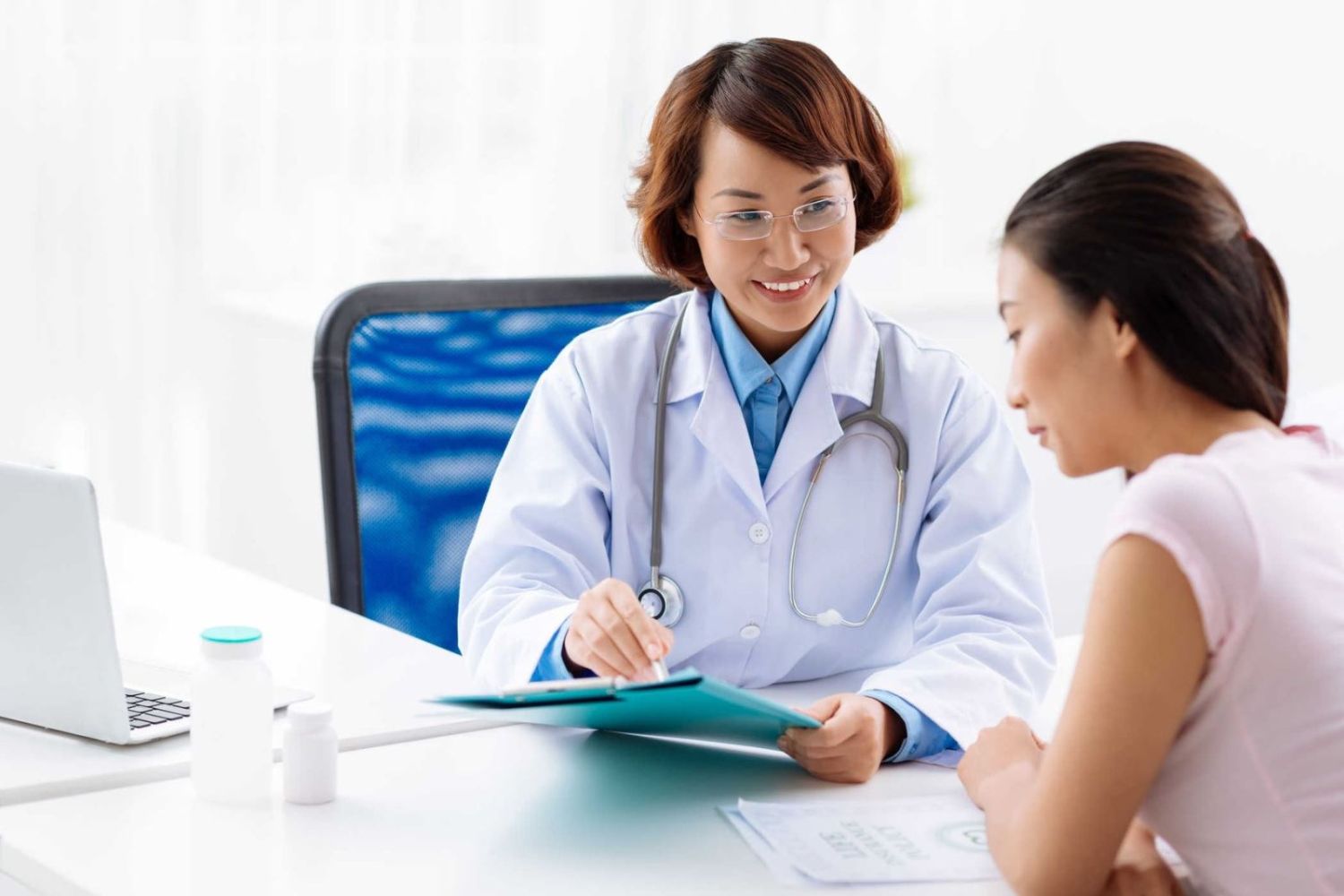 Luyện tập bơi dưới nước sâu