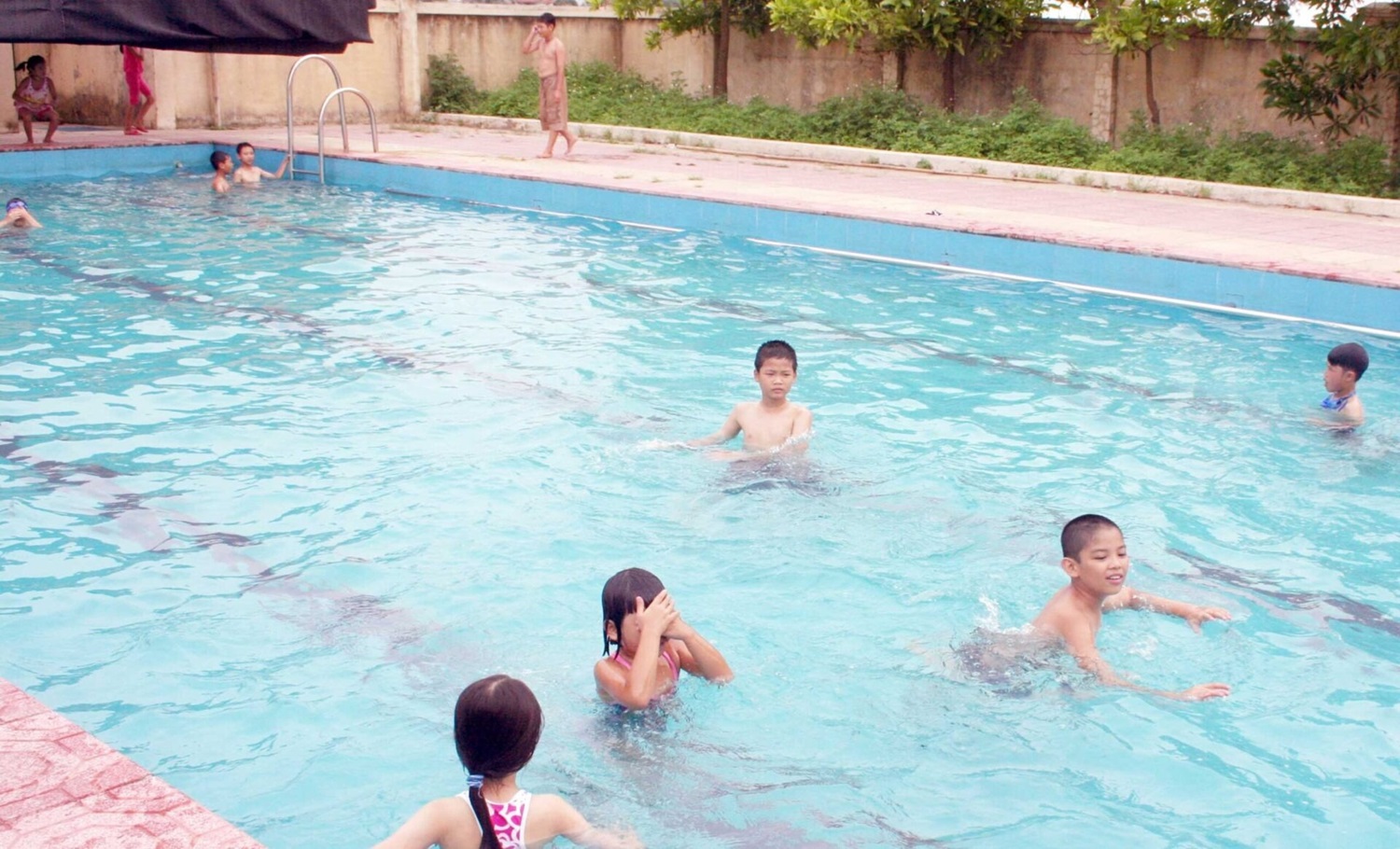 Thầy giáo dạy bơi tại Hà Nội