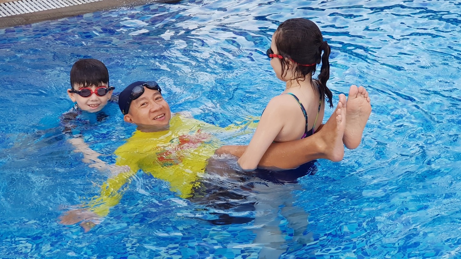 Thầy giáo dạy bơi tại Hà Nội