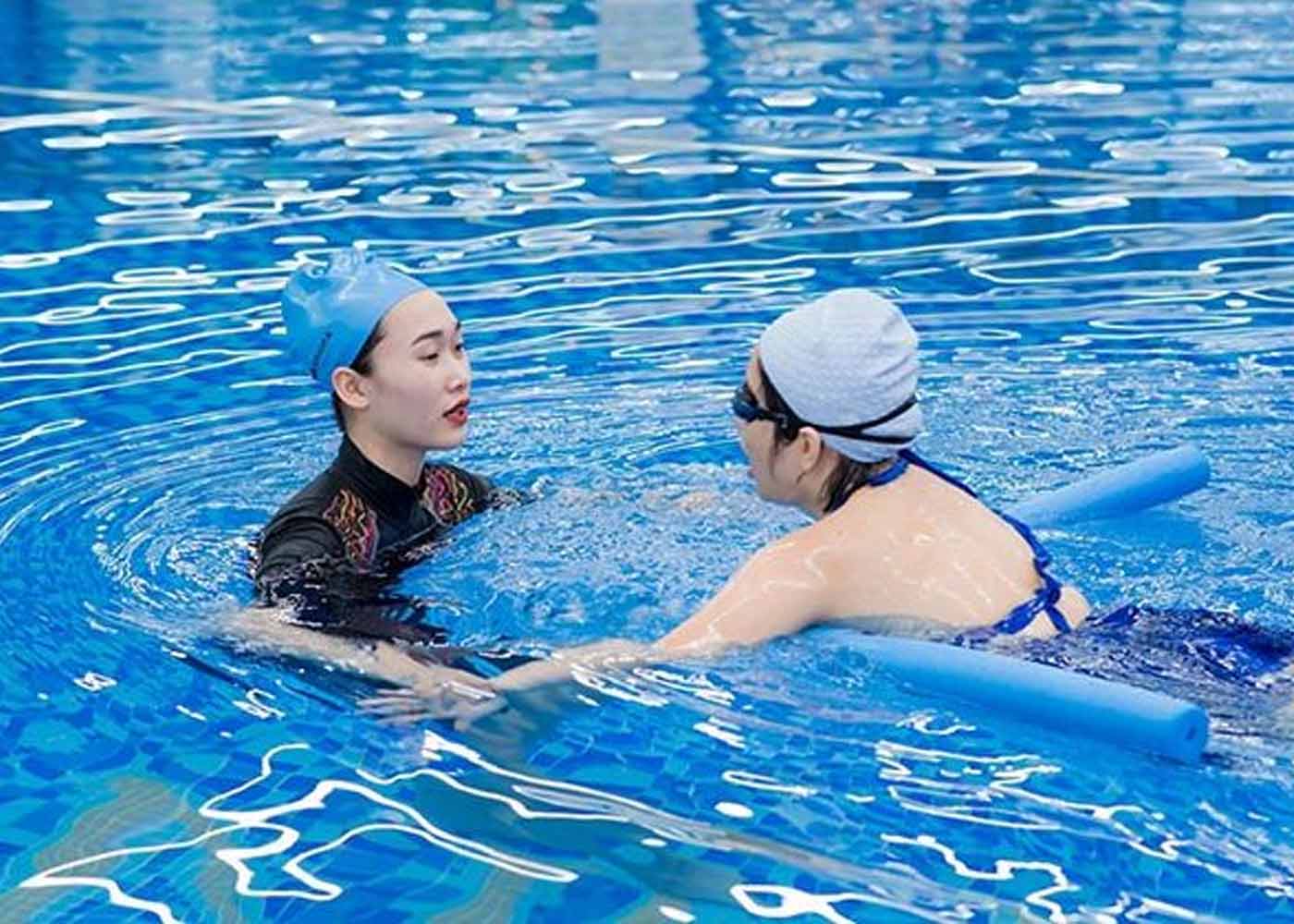 Bể bơi 4 mùa Đặng Tiến Đông - Tập bơi cho trẻ em 7 tuổi