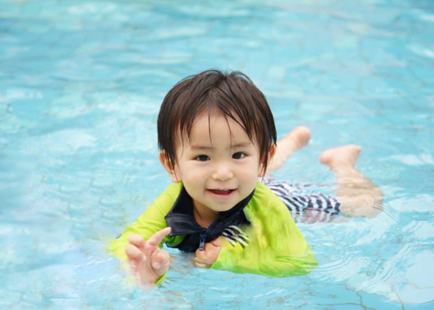 Một số lưu ý khi cho trẻ 2 tuổi học bơi