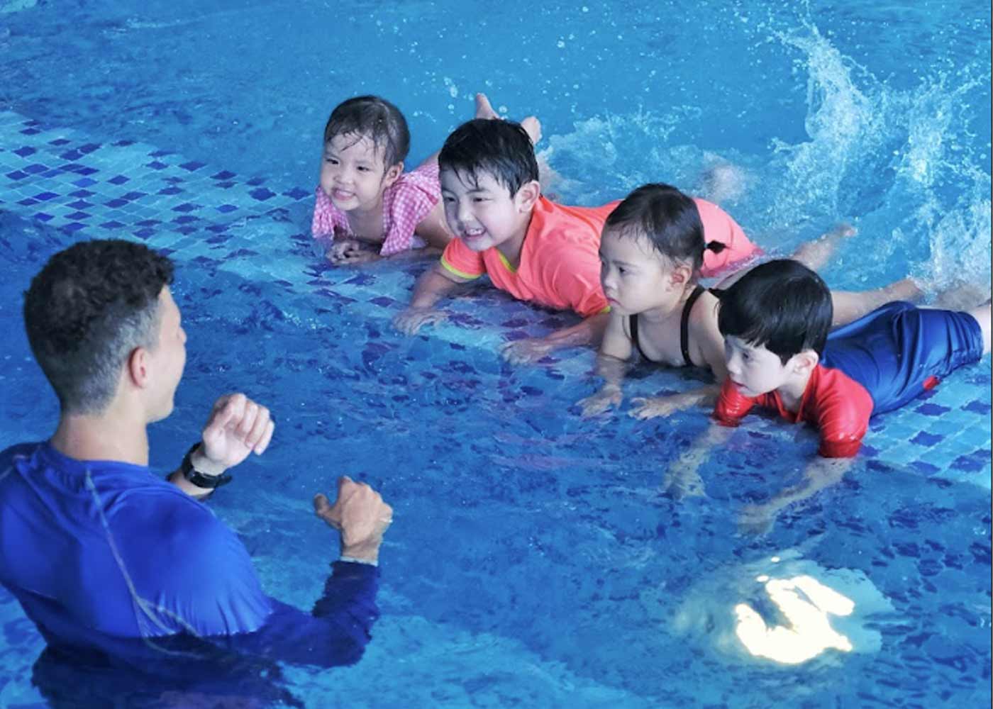 Dạy bơi cho bé 3 tuổi tại Octopool