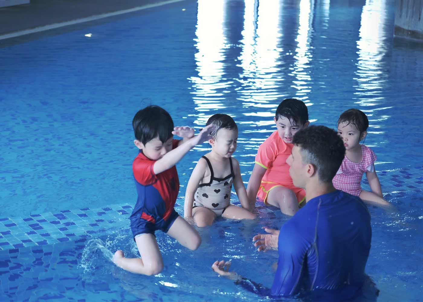 Những lợi ích khi dạy bơi cho bé 3 tuổi