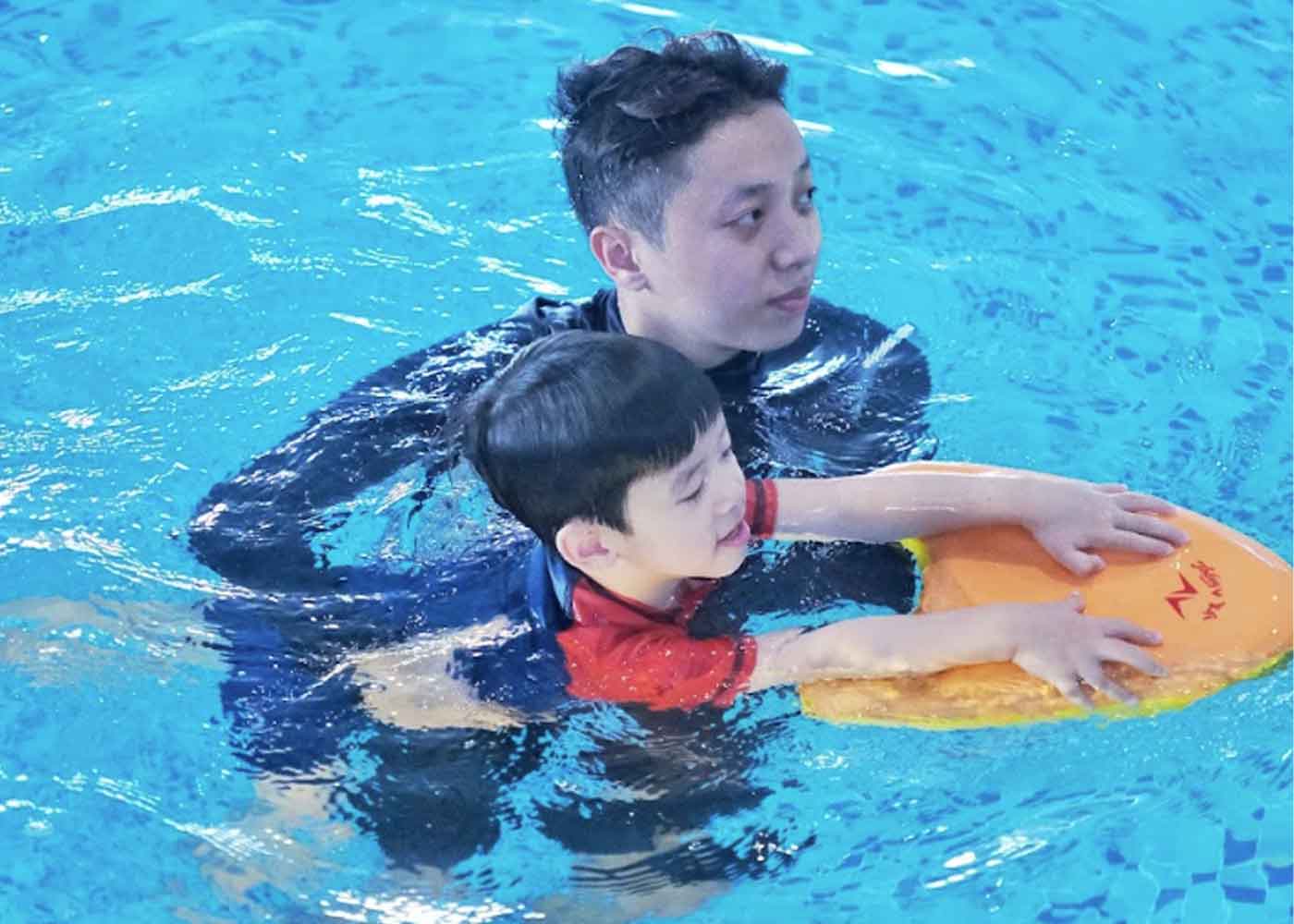 Lớp học bơi tại Octopool