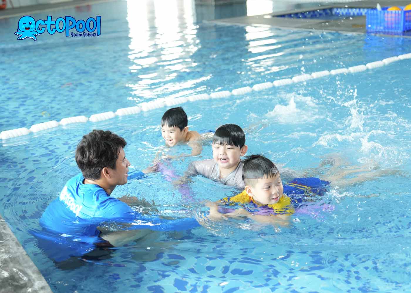 Tập bơi cho bé 7 tuổi – Kỹ năng quan trọng bố mẹ không nên bỏ qua