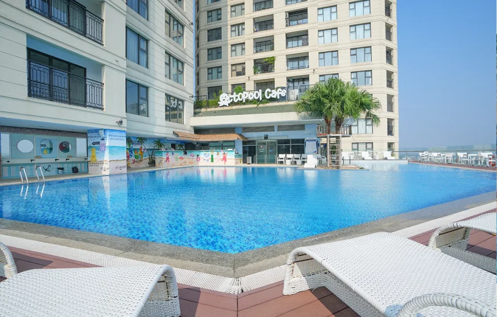 Bể bơi rooftop Tây Hồ
