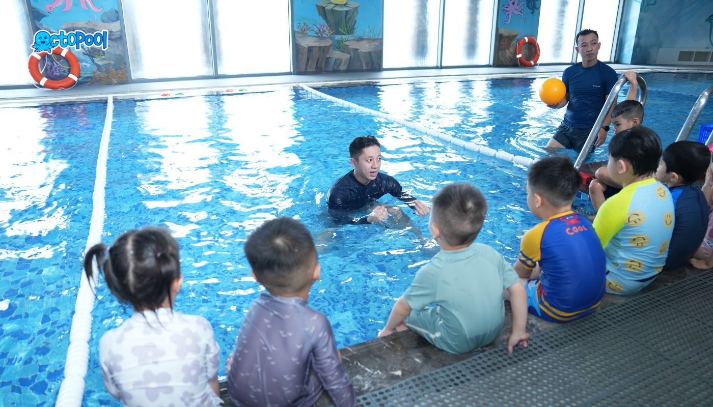 bể bơi từ hoa 