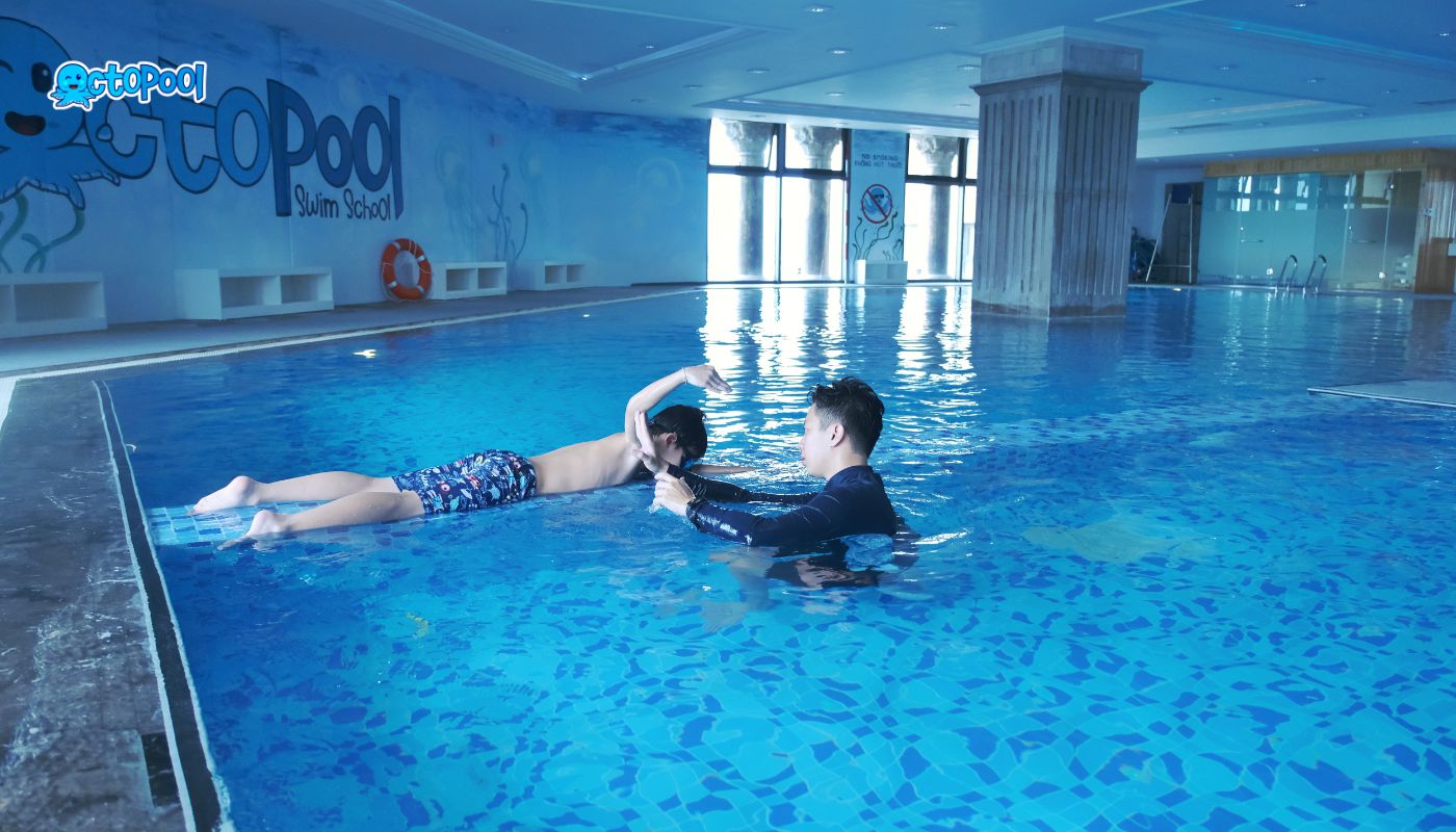 khóa dạy bơi tô ngọc vân