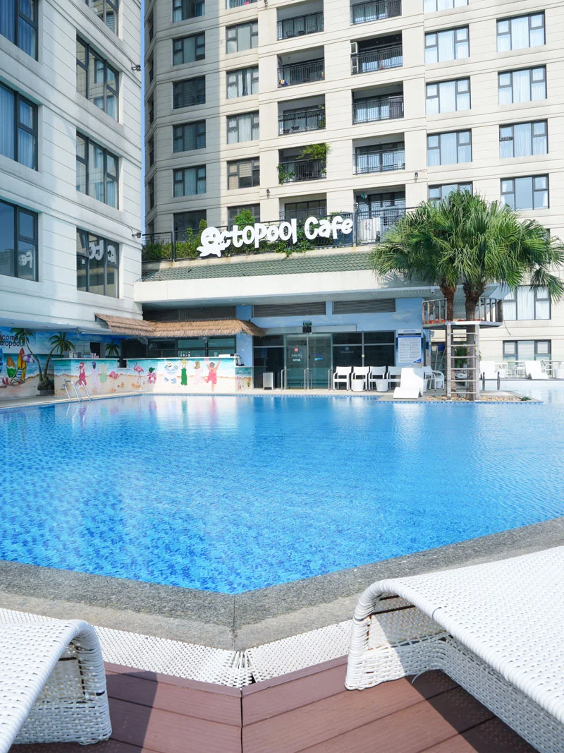 Rooftop Pool 3